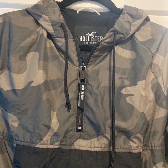Hollister cropped camouflage jacket 💕 Small EUC this is a great piece!! - Picture 3 of 11